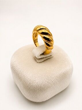 18K Gold PVD 316L Stainless Steel Croissant Ring - Size 6
